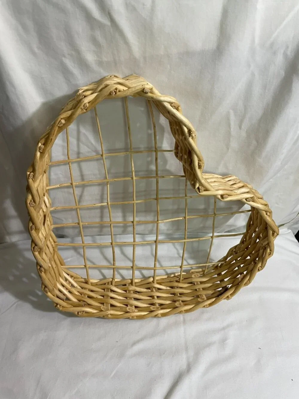 Vintage Heart Shaped Wicker Basket Natural Rattan Wall Hanging Shelf Decor 16